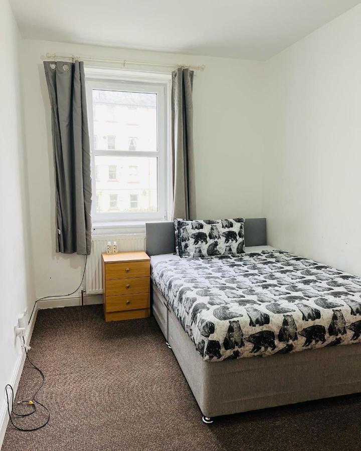 Simple 2Bed Flat In Edinburgh. Lägenhet Exteriör bild